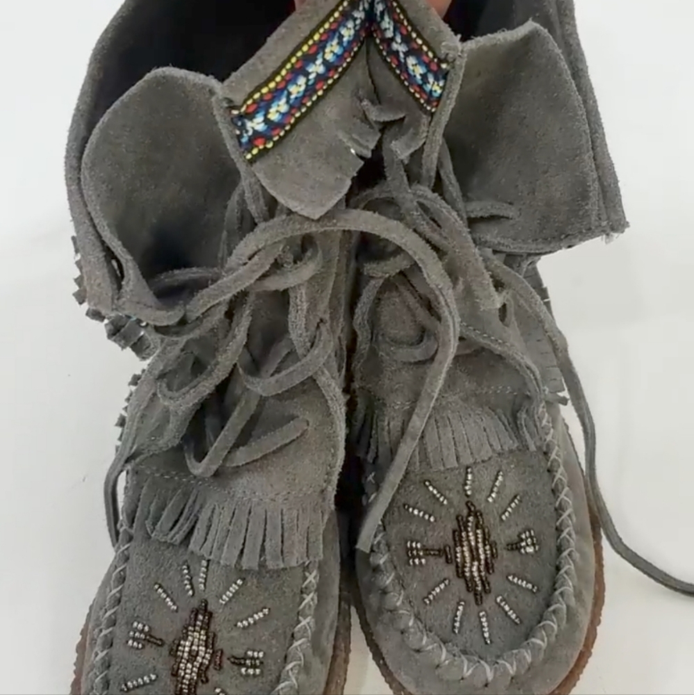 Gray Beaded Women's Moccasin Boots Wedges Size 7